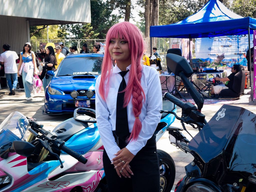 Cosplay Makima - Chainsaw Man - Mery Ahr 6 Cosplay por Mery de Makima de Chainsaw Man en ExpoGT Guatemala, Parque de la industria, salon 10 el 15 de febrero del 2026