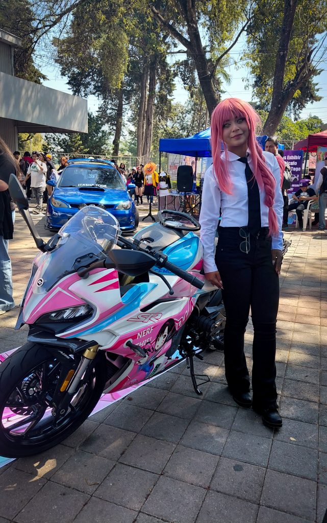 Cosplay Makima - Chainsaw Man - Mery Ahr 5 Cosplay por Mery de Makima de Chainsaw Man en ExpoGT Guatemala, Parque de la industria, salon 10 el 15 de febrero del 2026