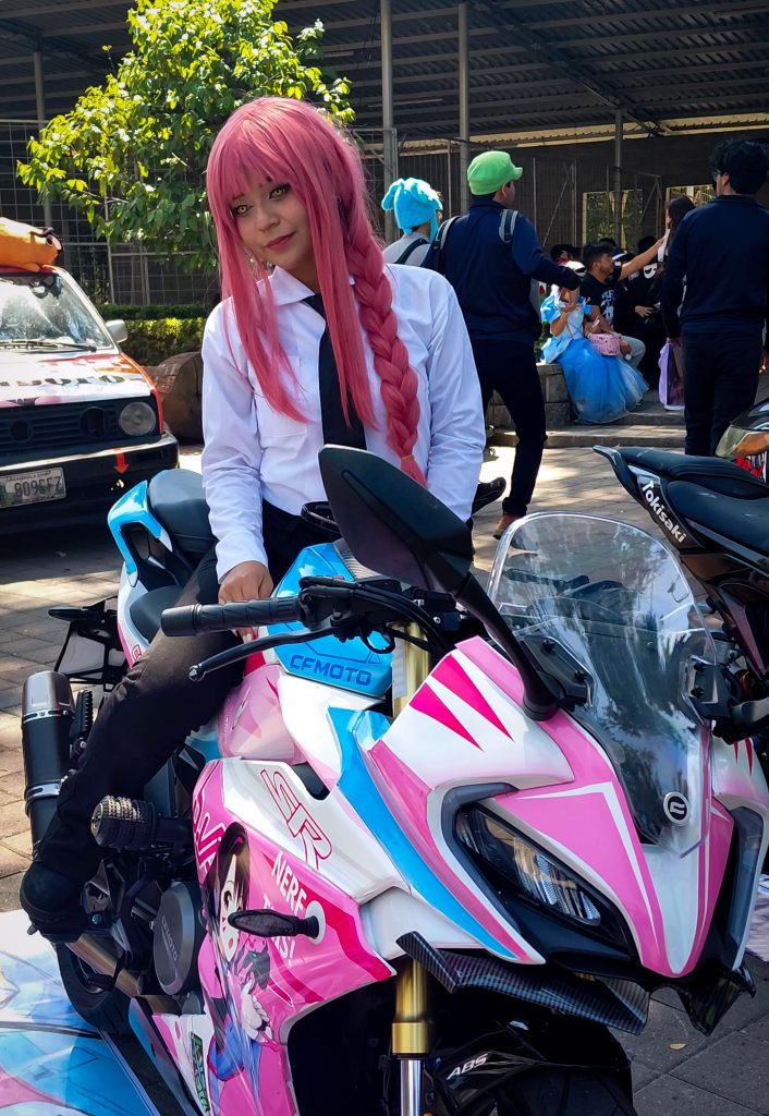 Cosplay Makima - Chainsaw Man - Mery Ahr 7 Cosplay por Mery de Makima de Chainsaw Man en ExpoGT Guatemala, Parque de la industria, salon 10 el 15 de febrero del 2026