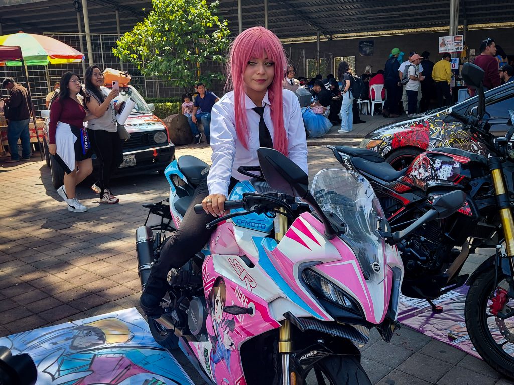 Cosplay Makima - Chainsaw Man - Mery Ahr 2 Cosplay por Mery de Makima de Chainsaw Man en ExpoGT Guatemala, Parque de la industria, salon 10 el 15 de febrero del 2026