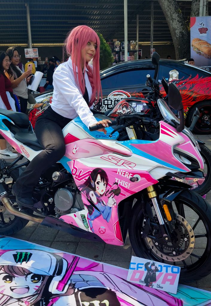 Cosplay Makima - Chainsaw Man - Mery Ahr 3 Cosplay por Mery de Makima de Chainsaw Man en ExpoGT Guatemala, Parque de la industria, salon 10 el 15 de febrero del 2026