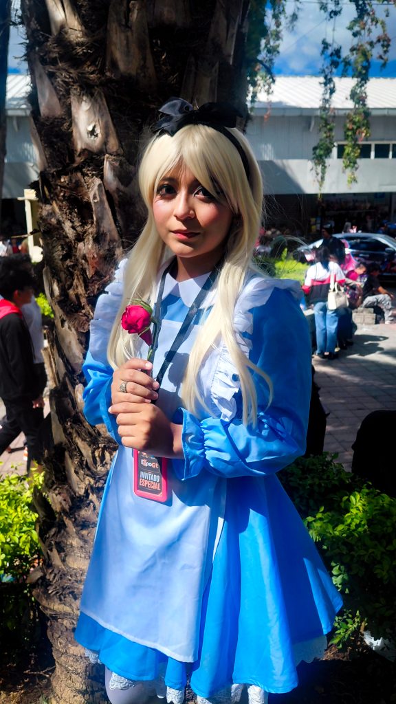 COSPLAY DE ALICIA EN EL PAIS DE LAS MARAVILLAS POR MERY AHR EN LA EXPOGT